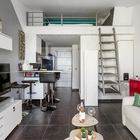 Front Marina Apartment